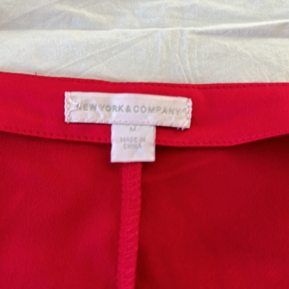 New York & Co. size M, Red silky blouse with cherry blossom embroidery - Picture 6 of 7